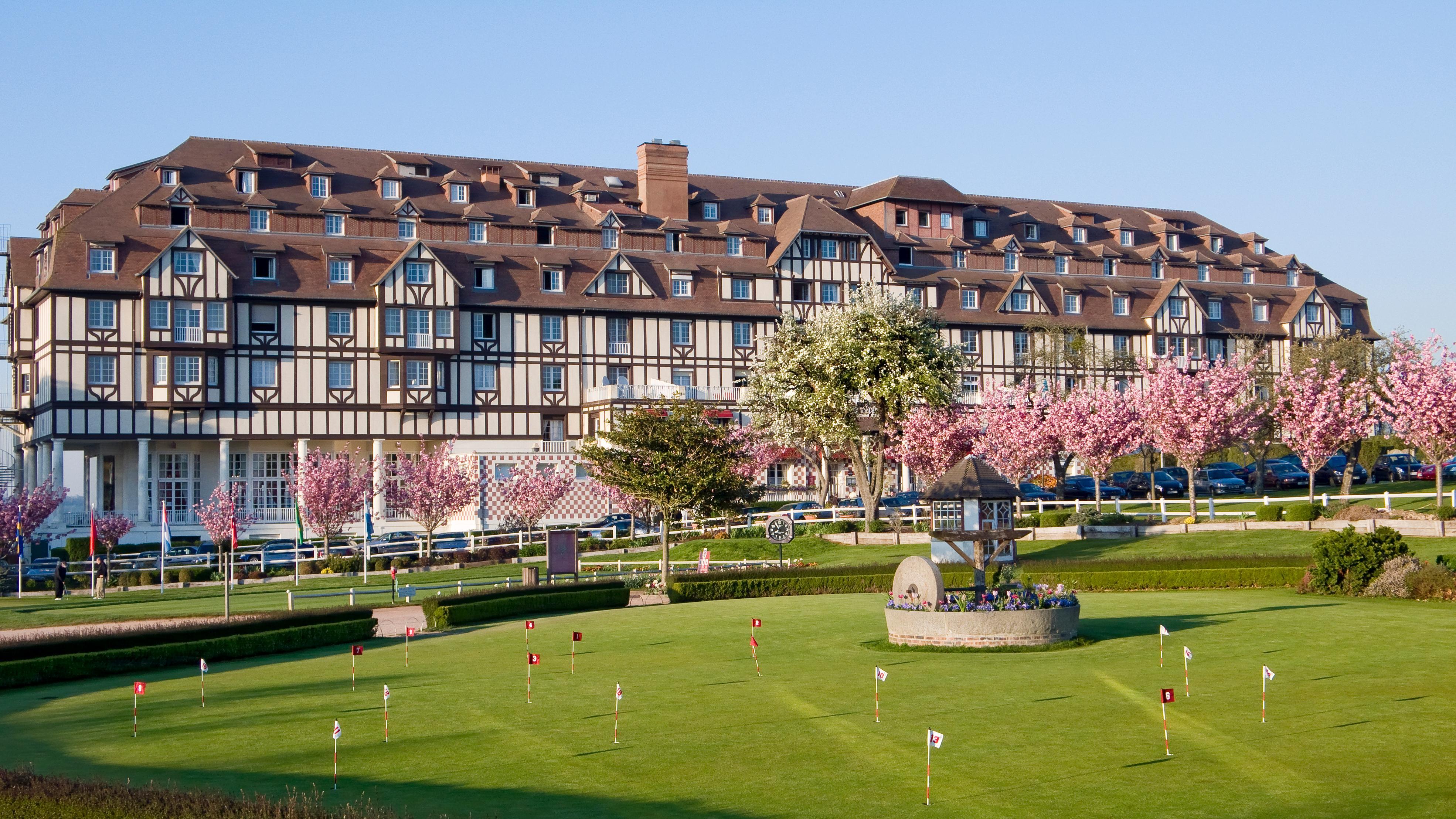 Hotel Barriere L'Hotel Du Golf Deauville Exterior photo